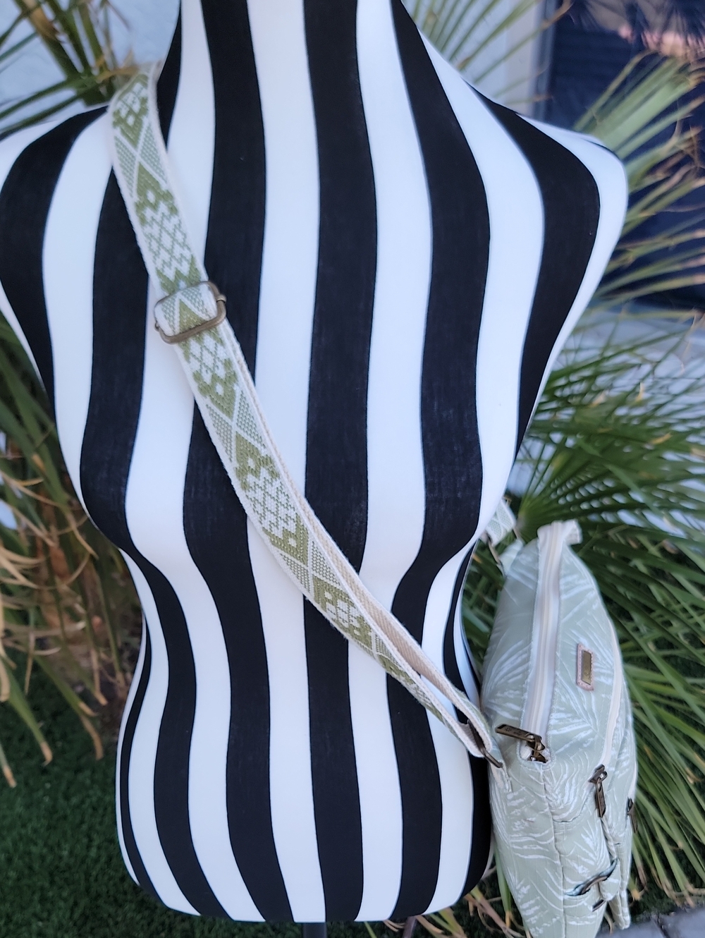 Subtle Summer Palm, Crossbody bag - Picture 5 of 8
